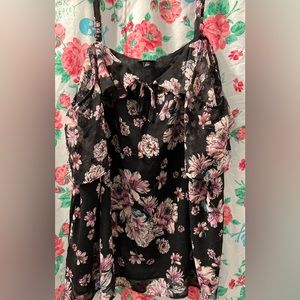 Torrid clip dot cold shoulder top - new no tags